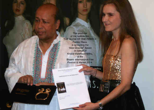 Daria Trifu Presenting the Award