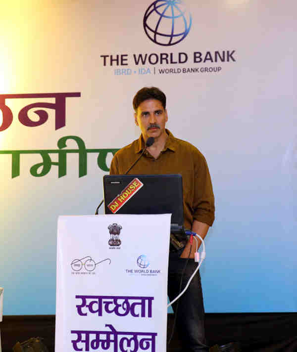 Akshay Kumar addressing the Swachh Bharat Champions, at a 2-day ‘Swachhata Sammelan’, in Mathura on December 22, 2016.