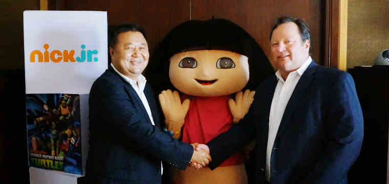 Xueliang Huang, Chairman and CEO of SMIT Corporation, and Bob Bakish, President and Chief Executive Officer of Viacom