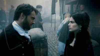 (L-R) Stuart Townsend as Samuel Wainwright and Janet Montgomery as Mary Sibley in the first look from WGN America's SALEM Season 2