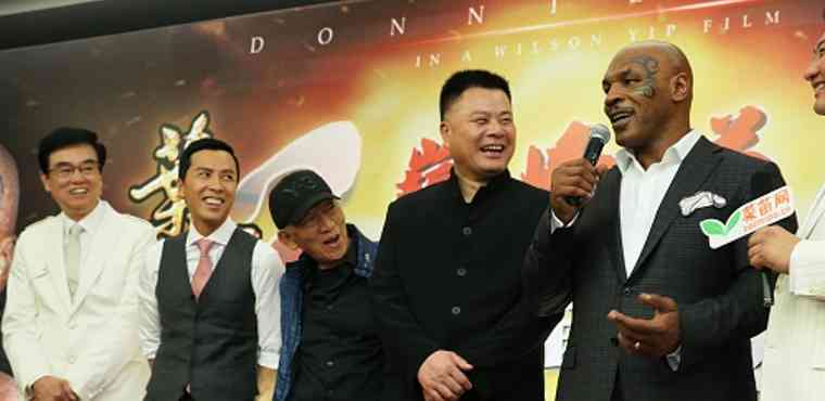 Dr SHI Jiangxiang and Mike Tysen with Ip Man3 team