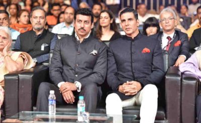 Indian minister Rajyavardhan Rathore and Bollywood actor Akshay Kumar at International Film Festival of India. Photo: PIB